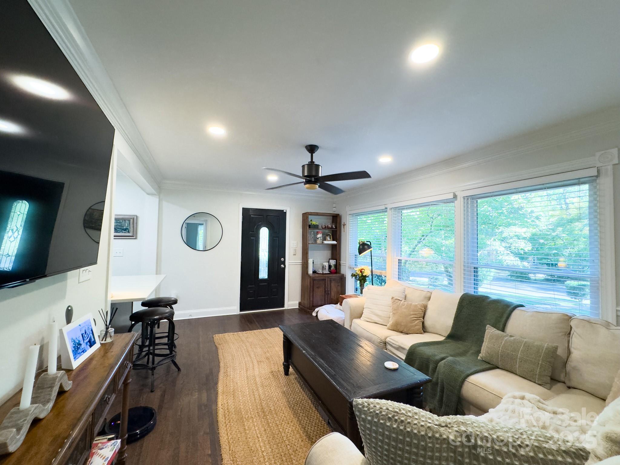 5415 Larchmont Avenue