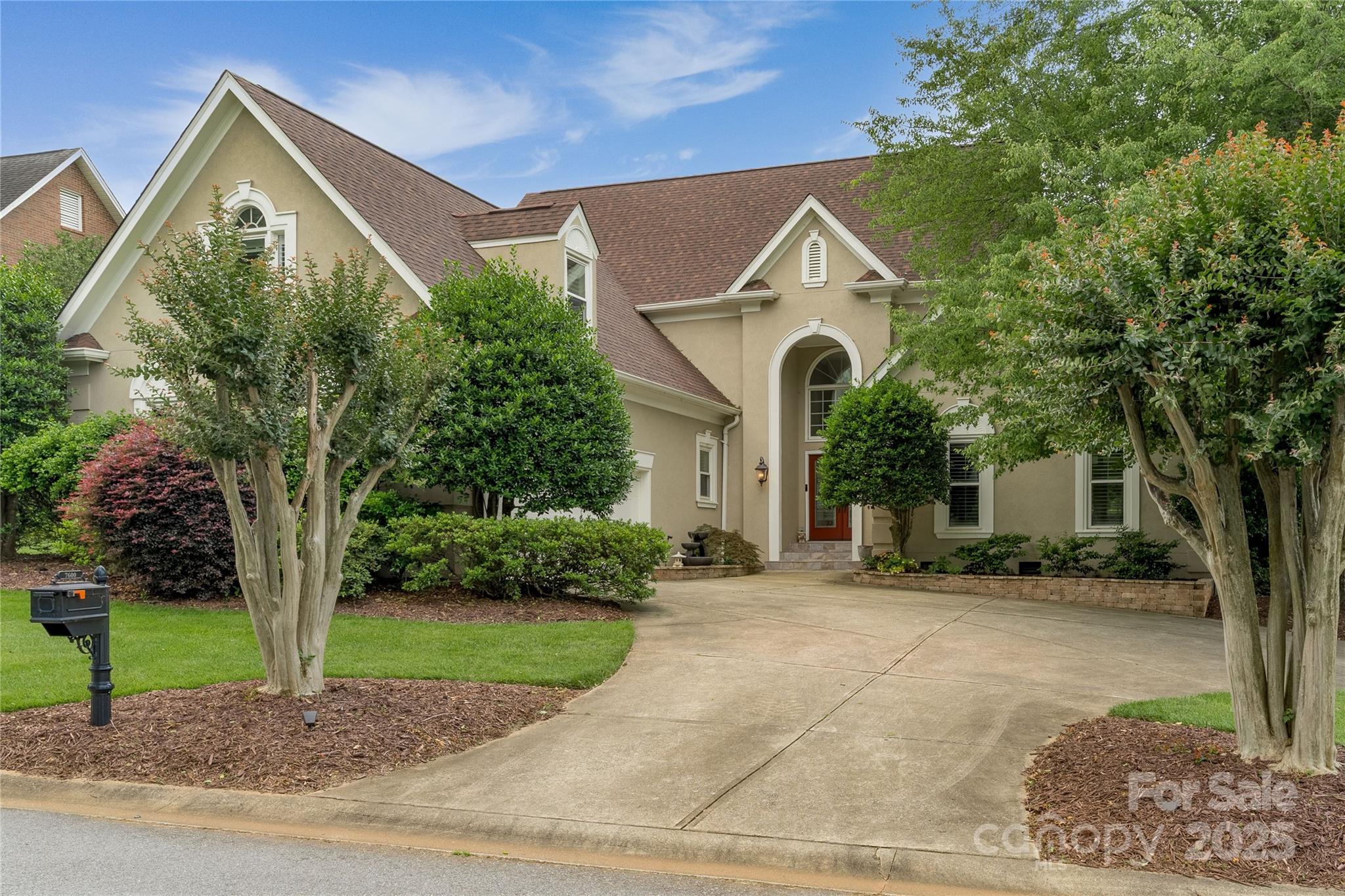 7600 Dunsmuir Court