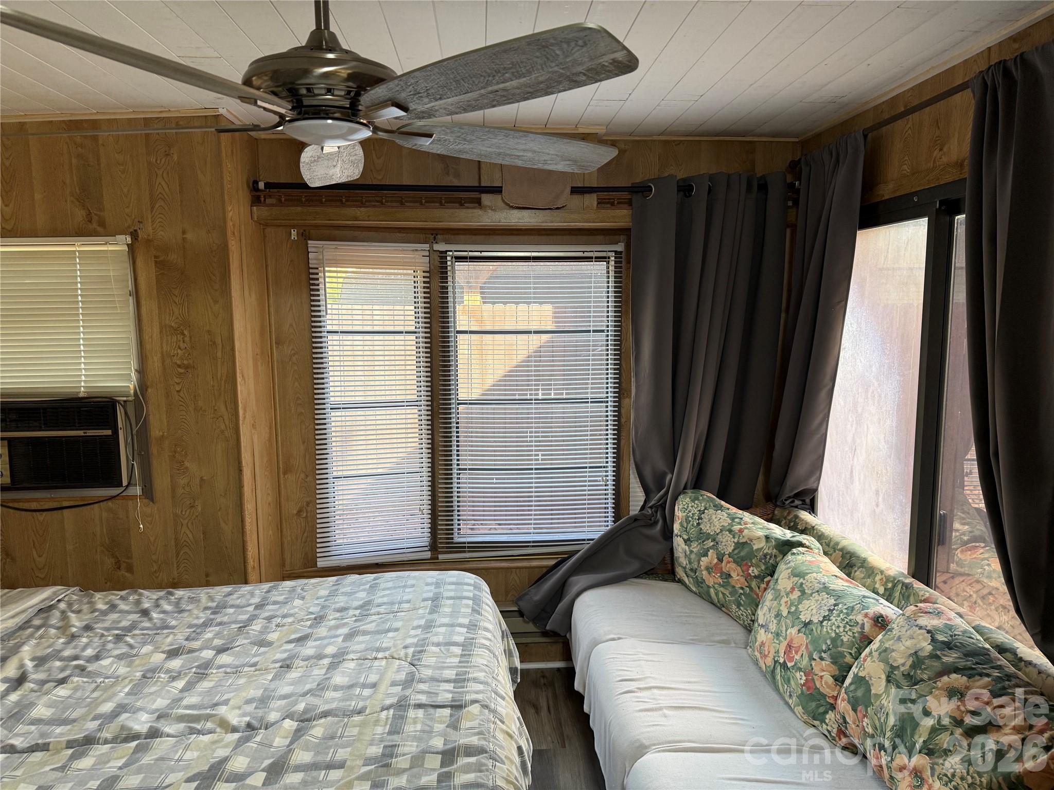 Twin Harbor - Residential