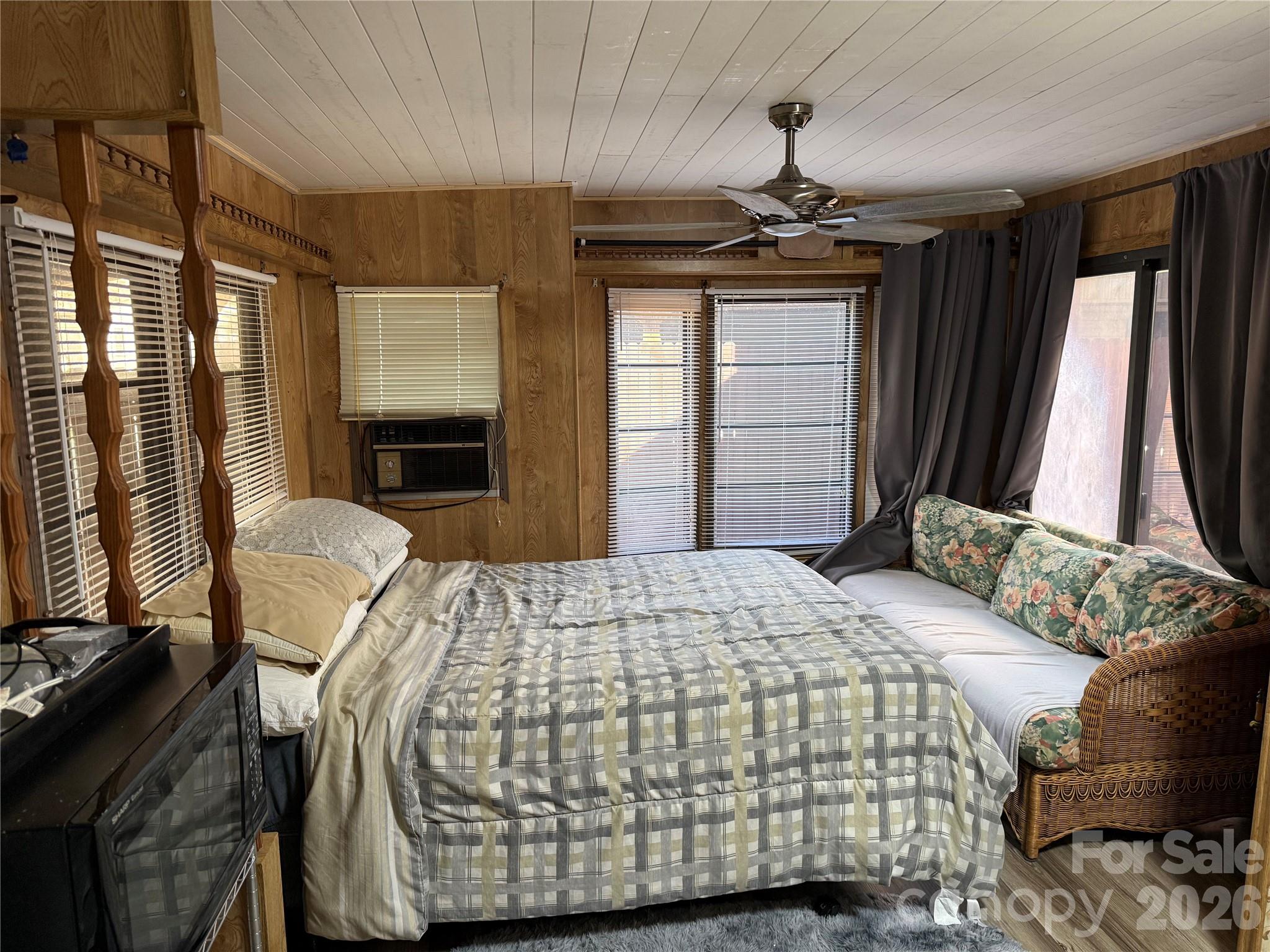 Twin Harbor - Residential