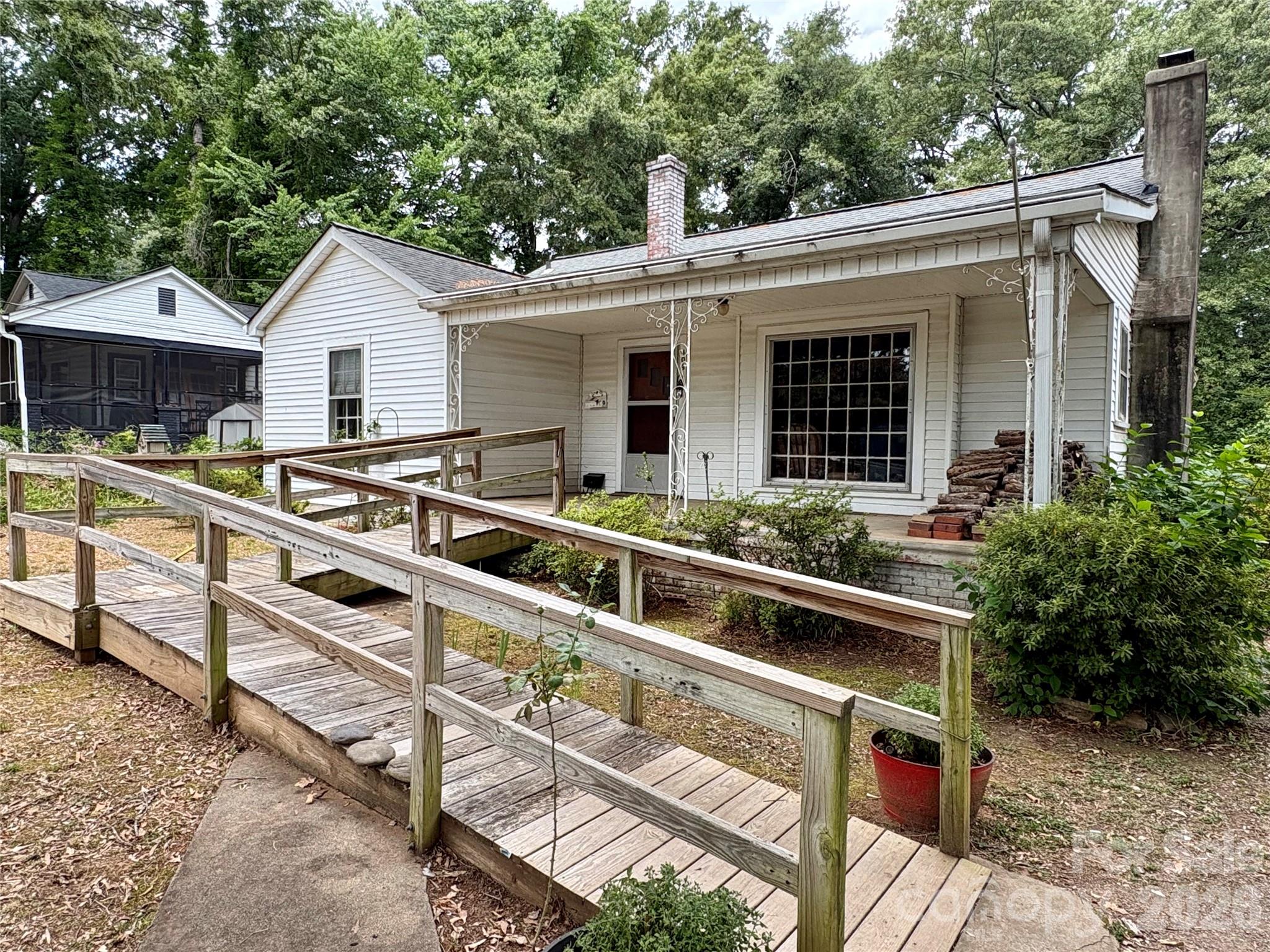406 Circle Drive W
