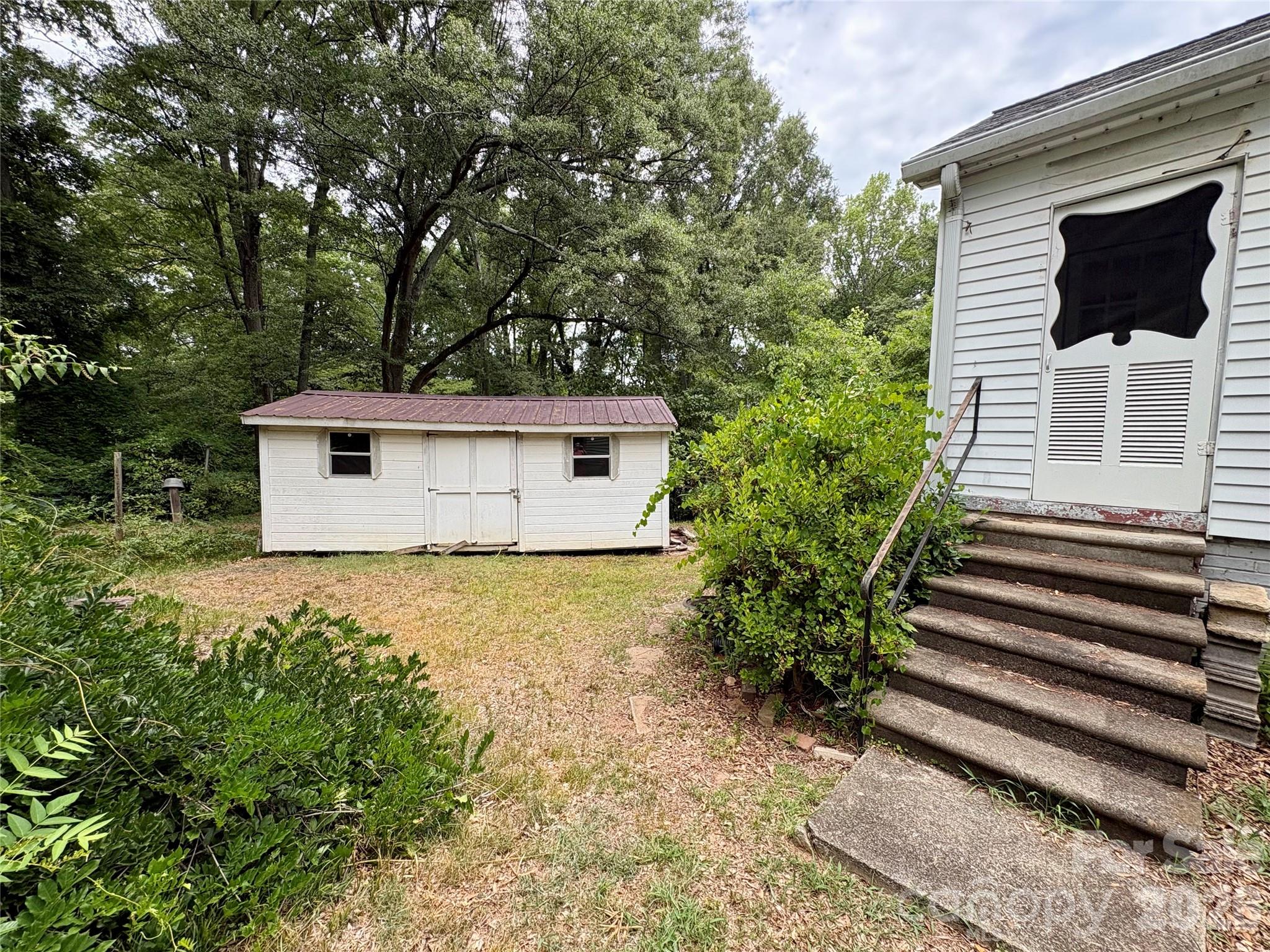 406 Circle Drive W
