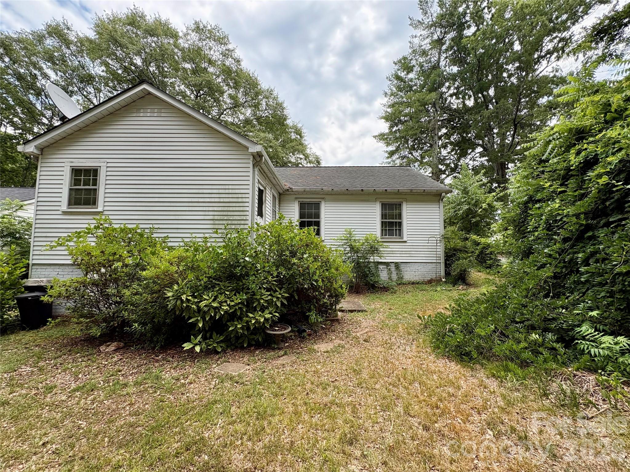 406 Circle Drive W
