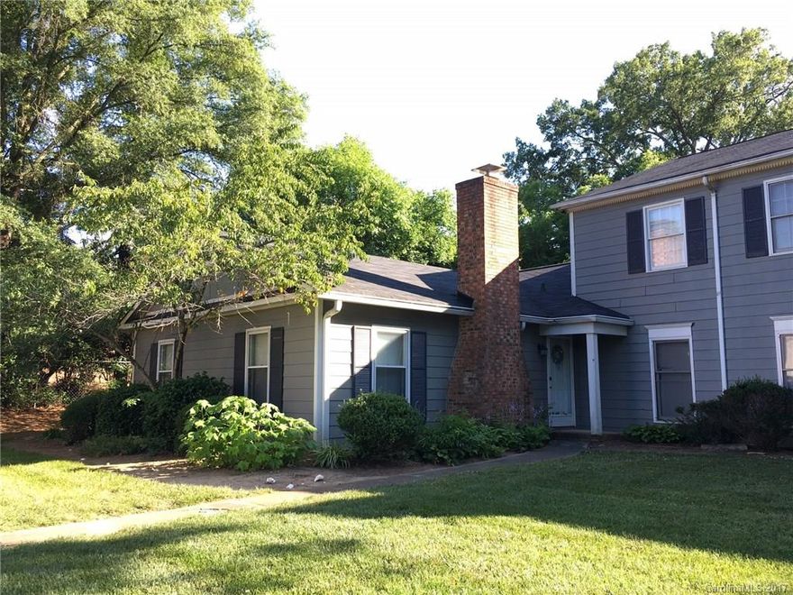 Ranch condo conveniently located near hospital and Winthrop at a great price point. Price is reflective of need for new flooring and paint throughout. Community pool.