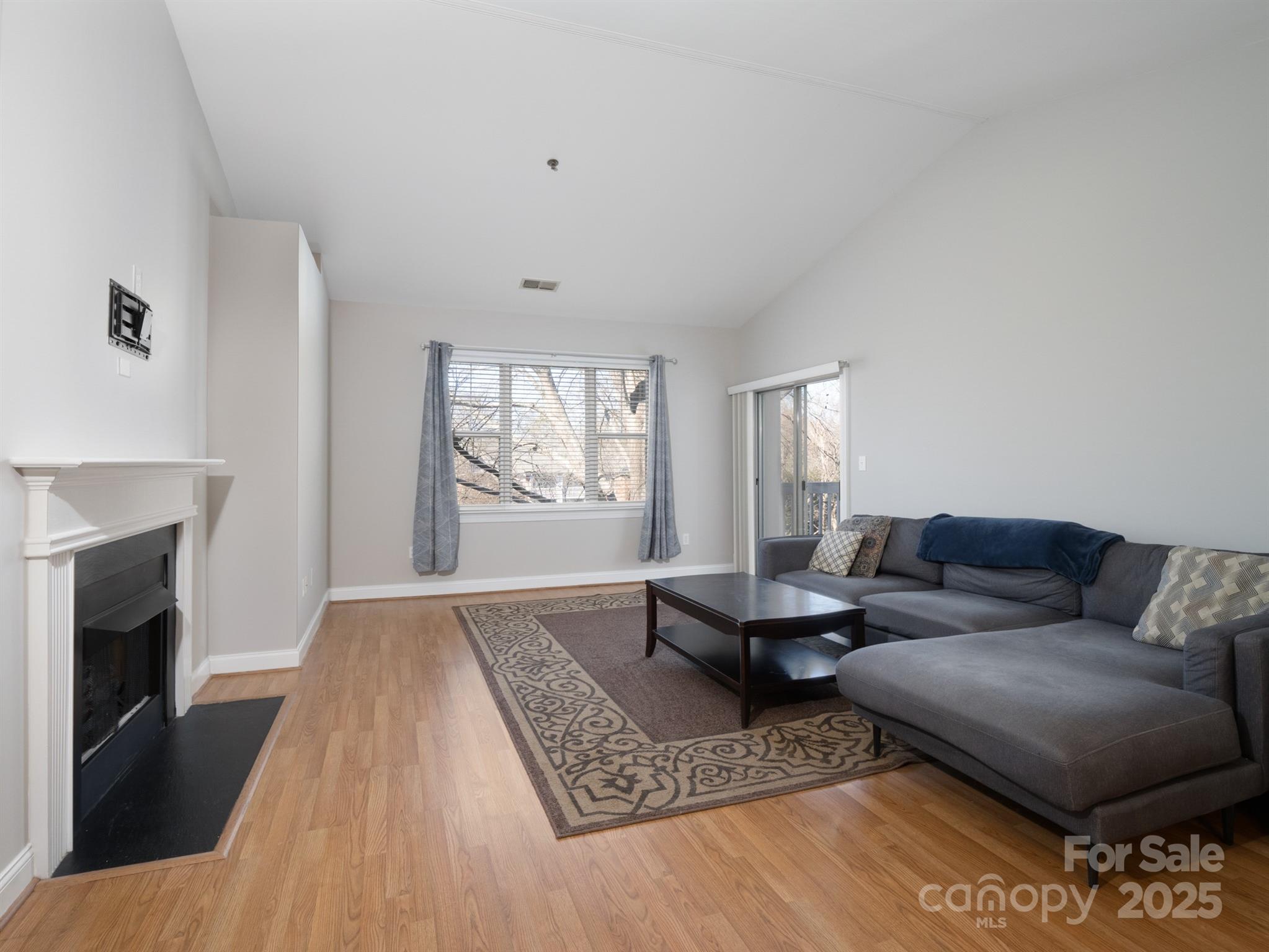 5617 Fairview Road 9