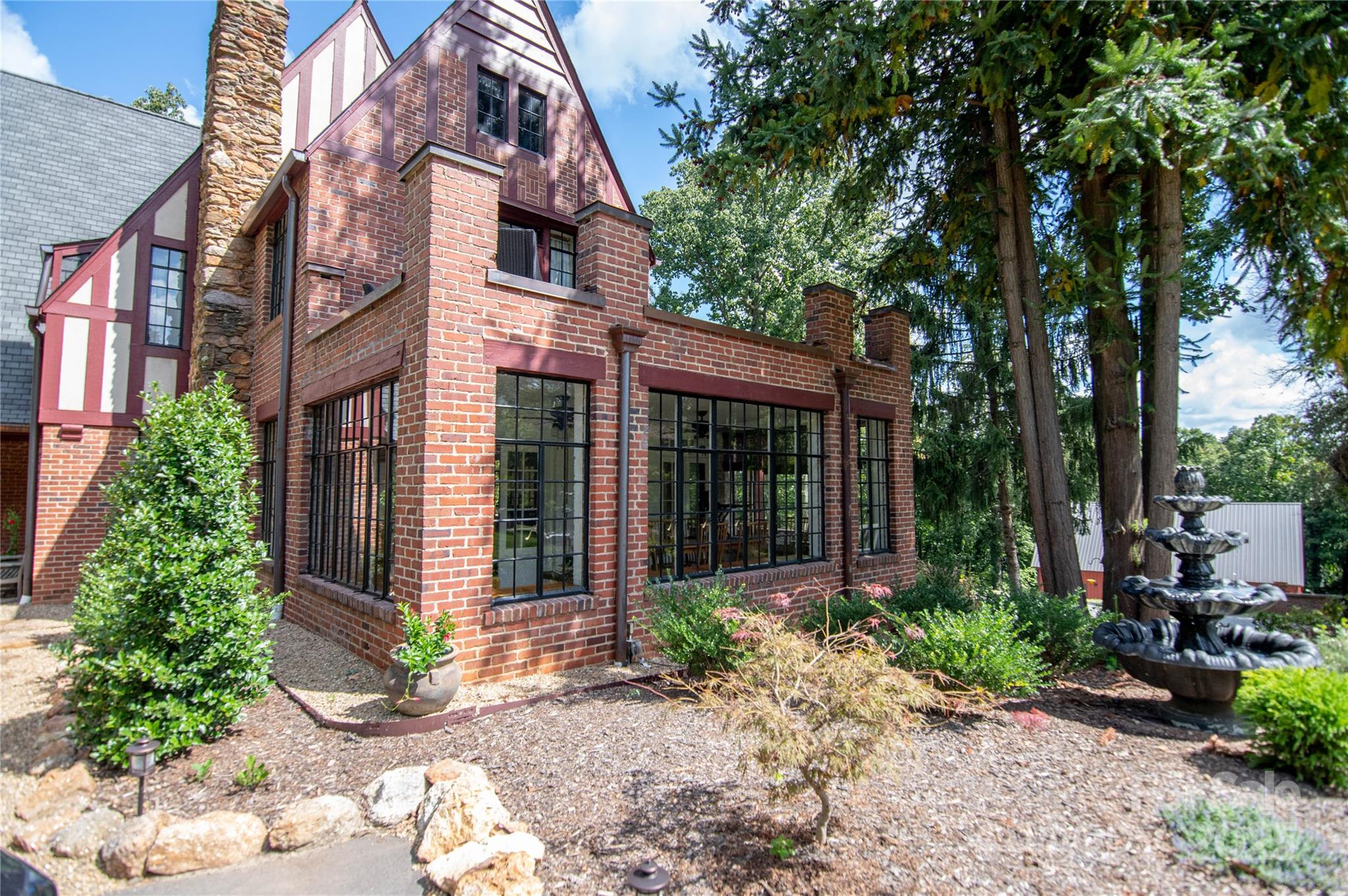 1220 N Piedmont Avenue