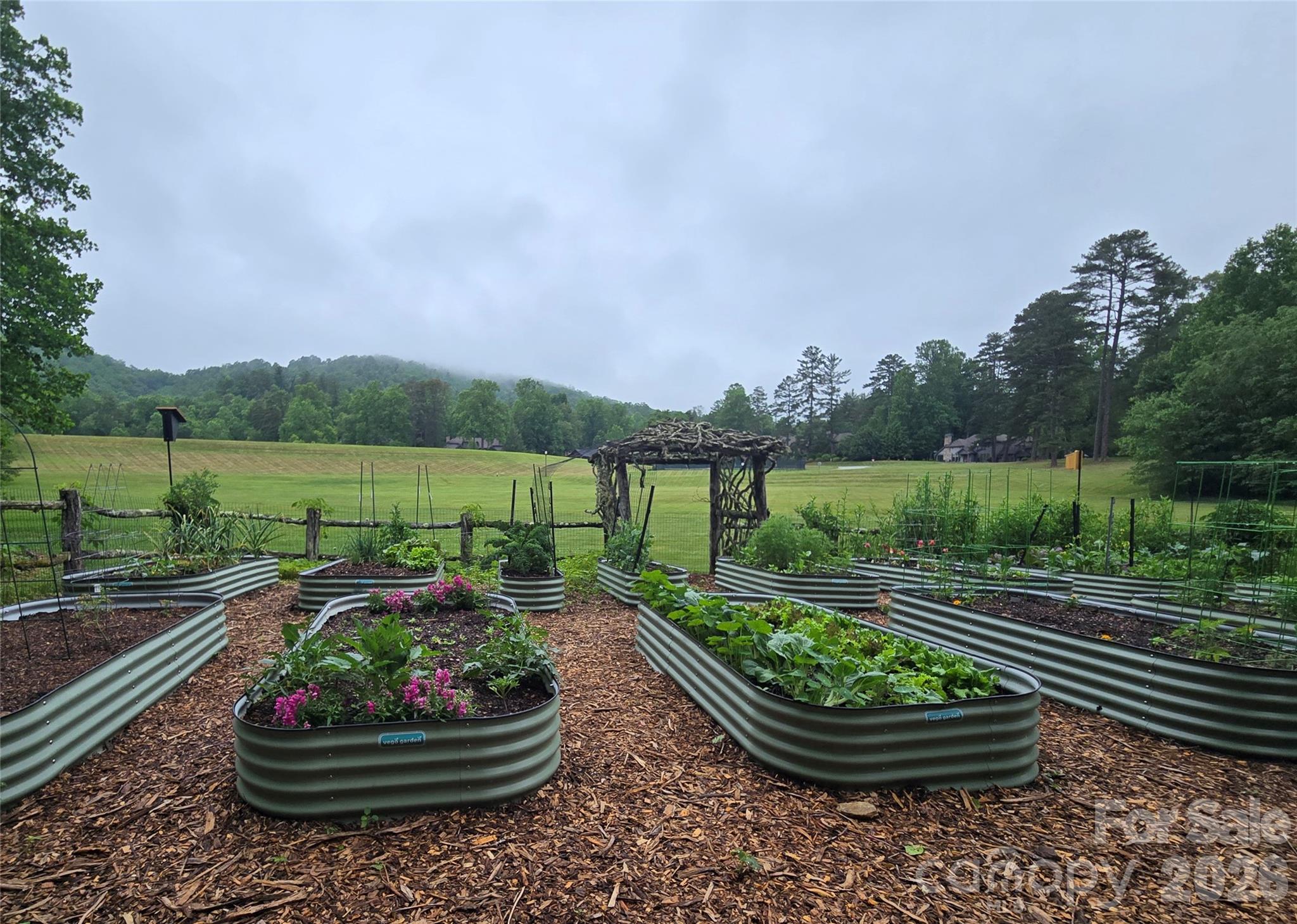 Straus Park - Land