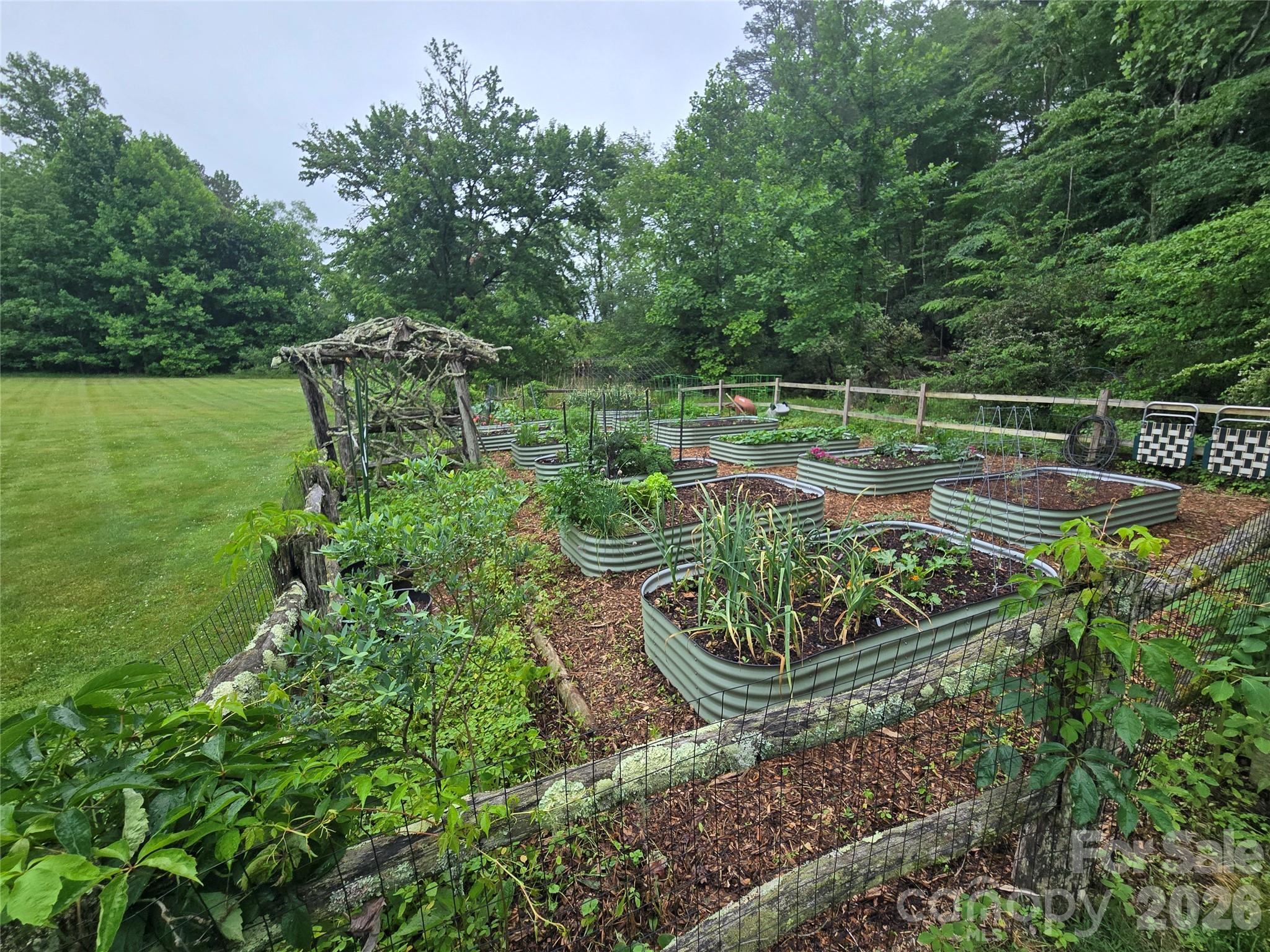 Straus Park - Land
