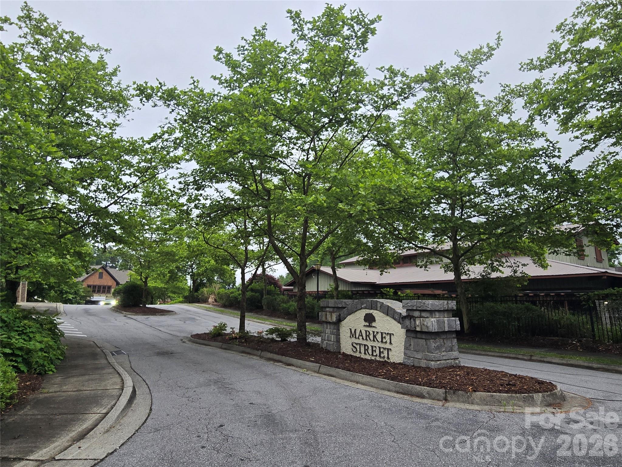 Straus Park - Land