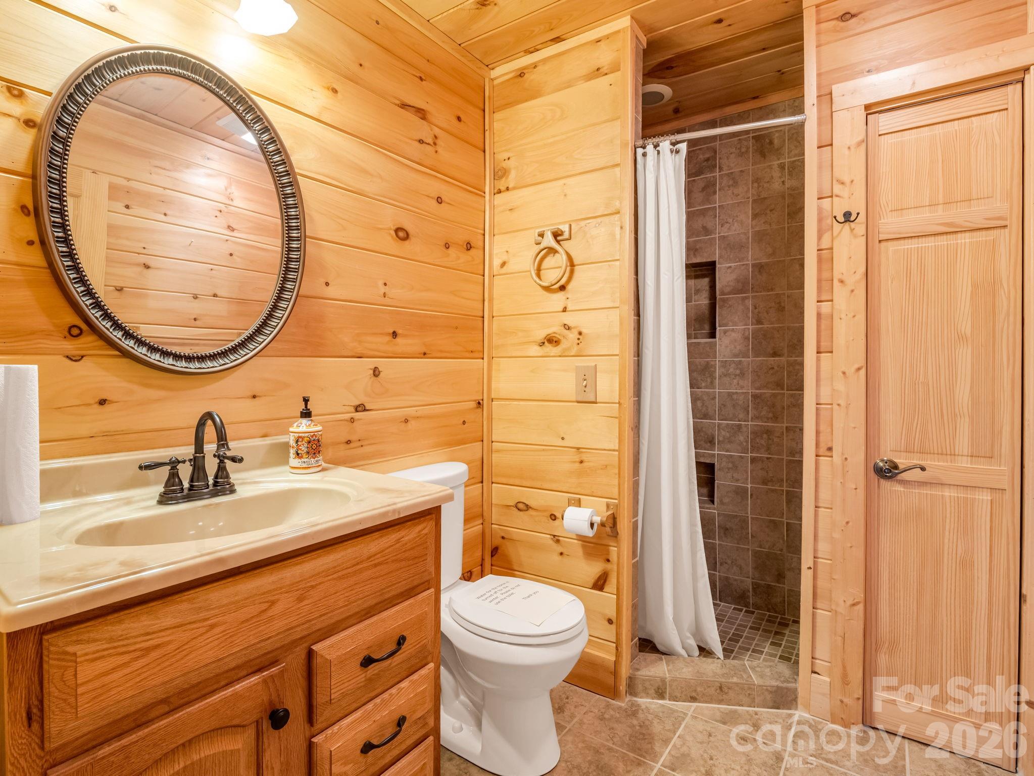 907 Hidden Lake Parkway