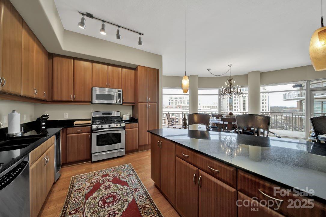 4620 Piedmont Row Drive 613