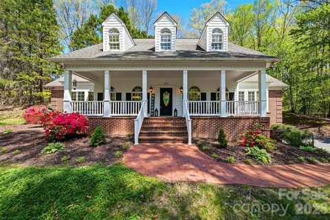 Photo of 401 Stonecroft Drive, Lenoir, NC 28645 (MLS # 4368278)