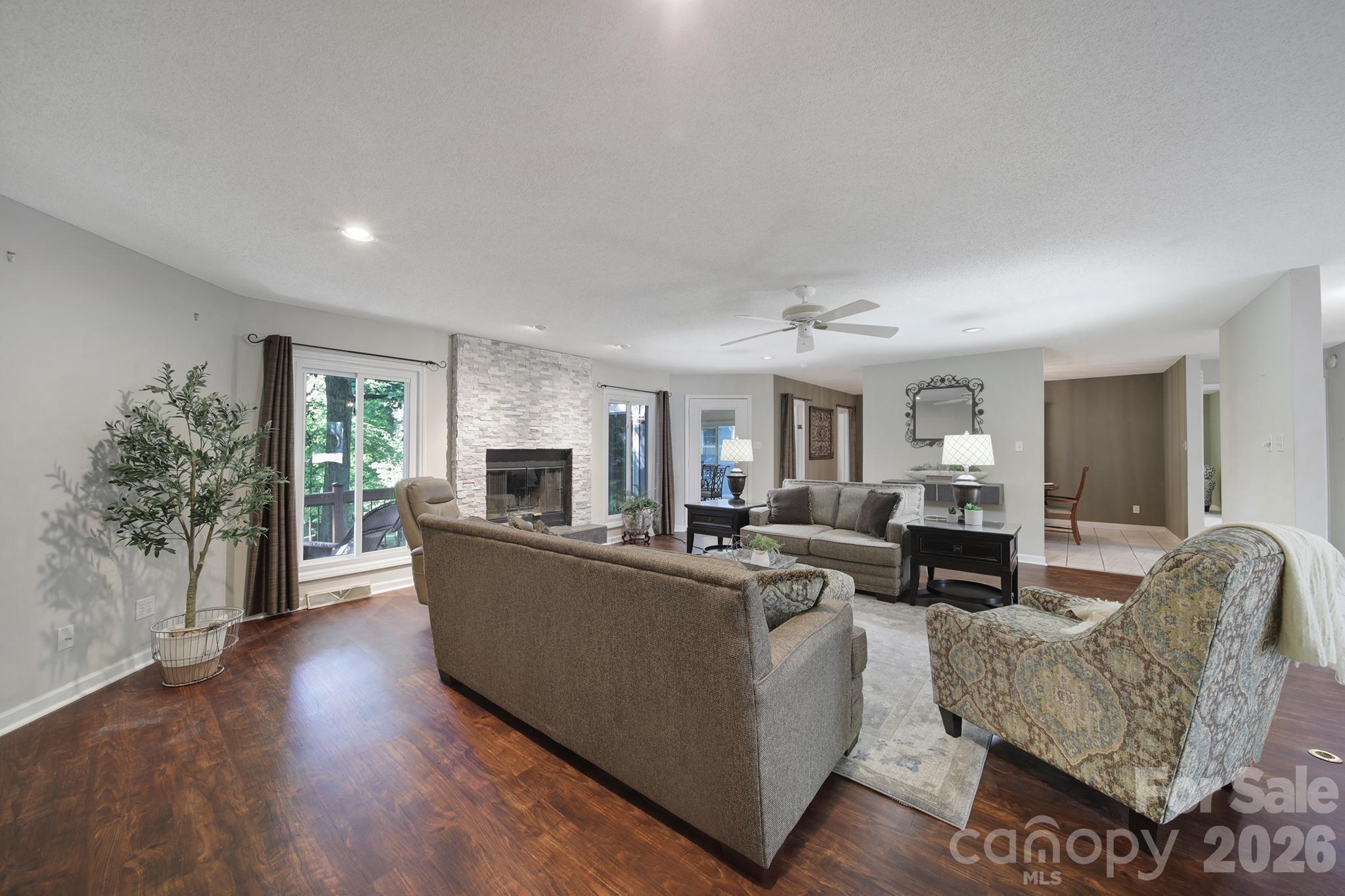 Tega Cay - Residential
