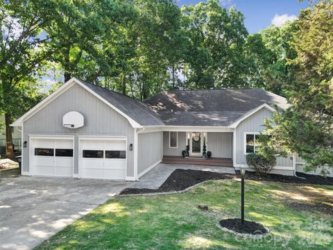 Photo of 26037 Windjammer Drive, Fort Mill, SC 29708 (MLS # 4381208)