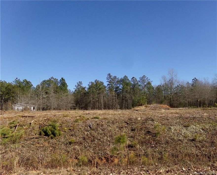 Build your dream home on this spacious lot, located in an established rural subdivision.   It is located within walking distance for most, to White Plains Country Club.