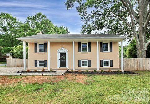 Photo of 3052 Brookridge Lane, Charlotte, NC 28211 (MLS # 4356881)