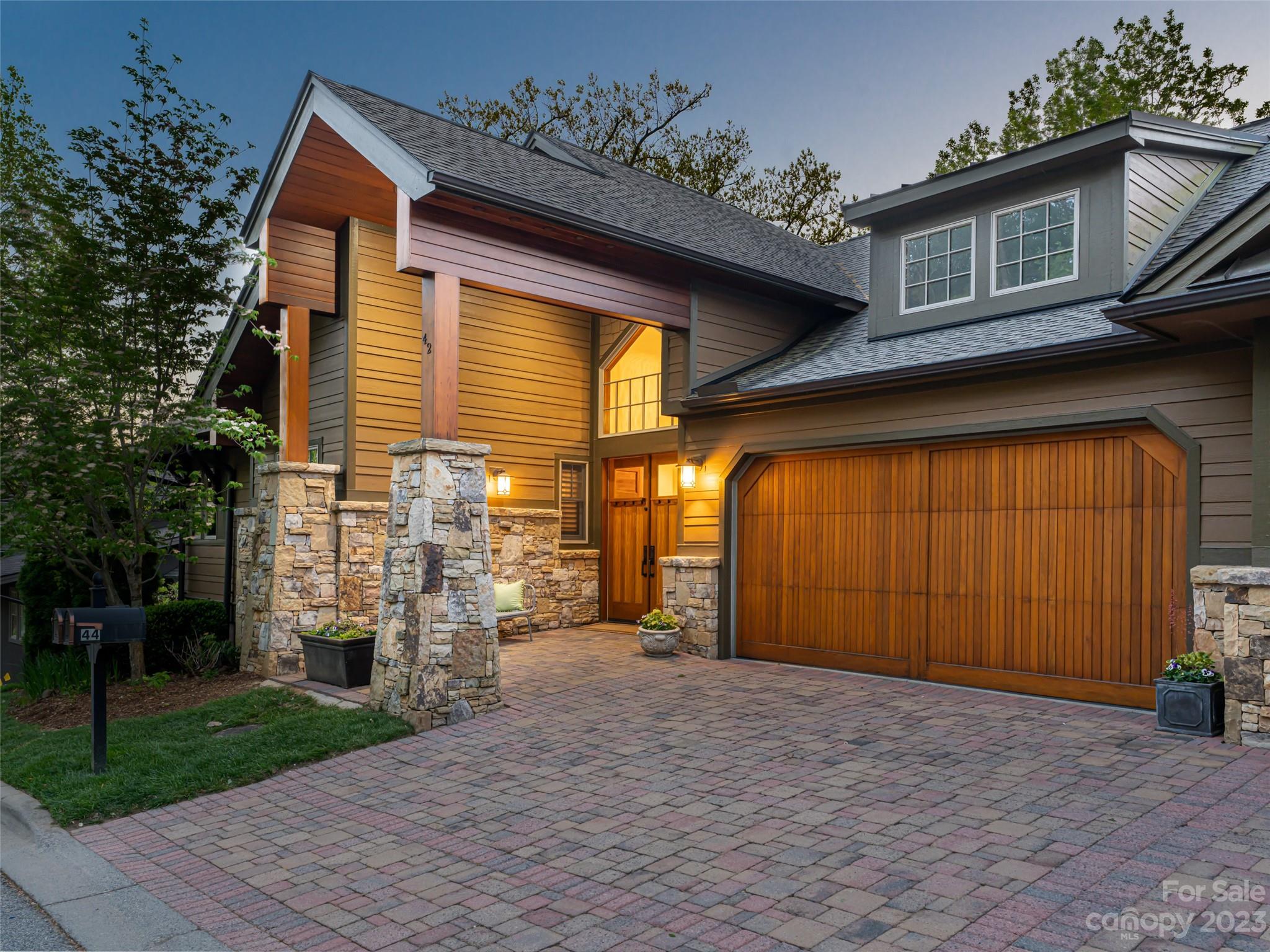 Reynolds Mountain - Residential