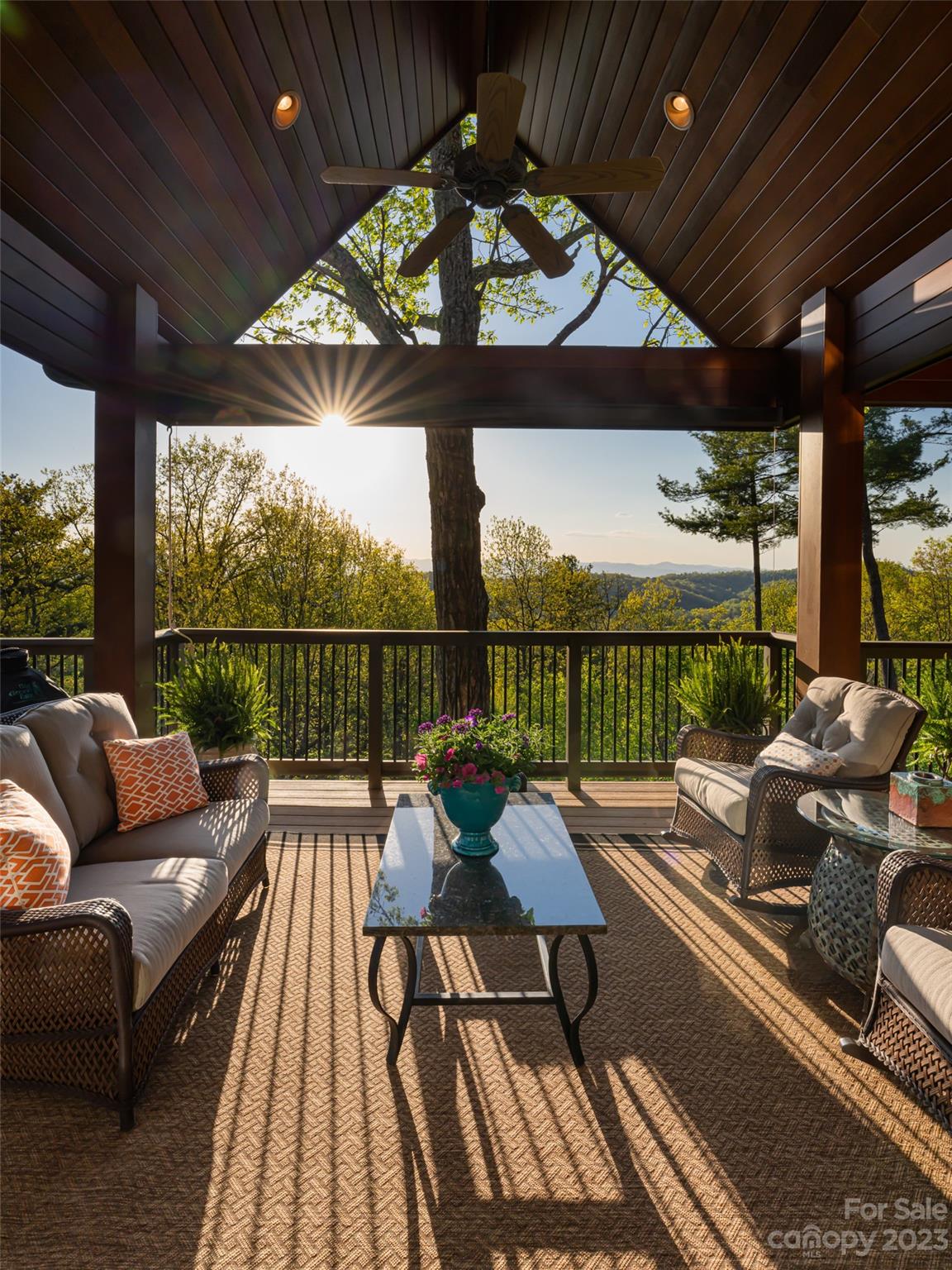 Reynolds Mountain - Residential