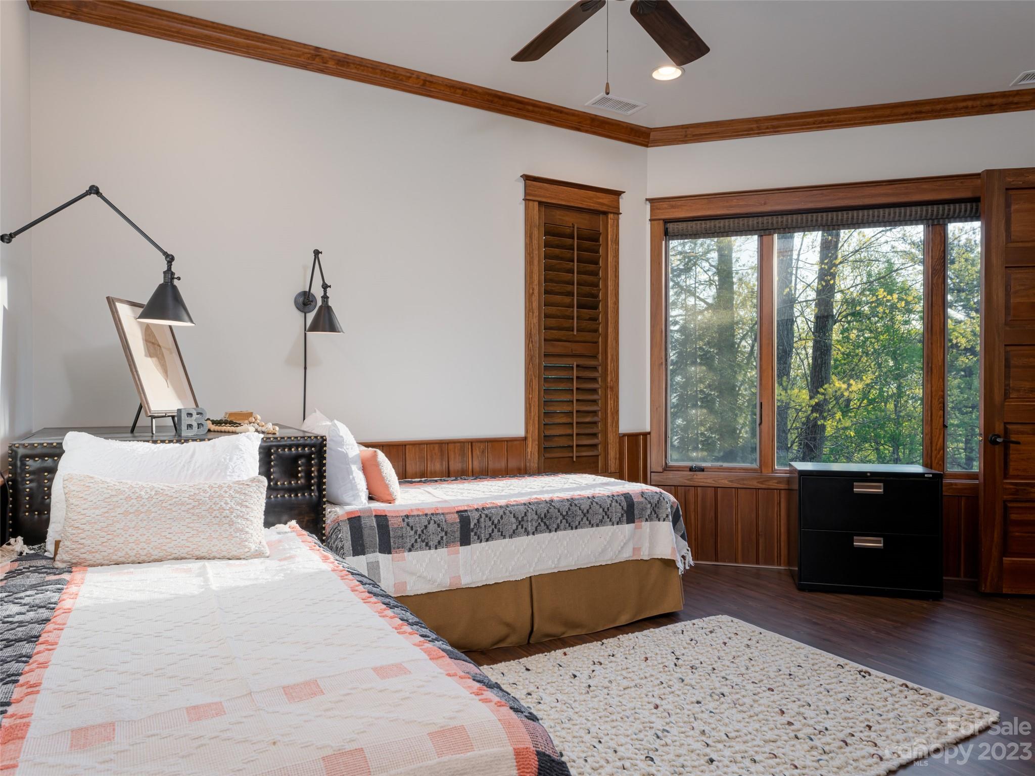 Reynolds Mountain - Residential