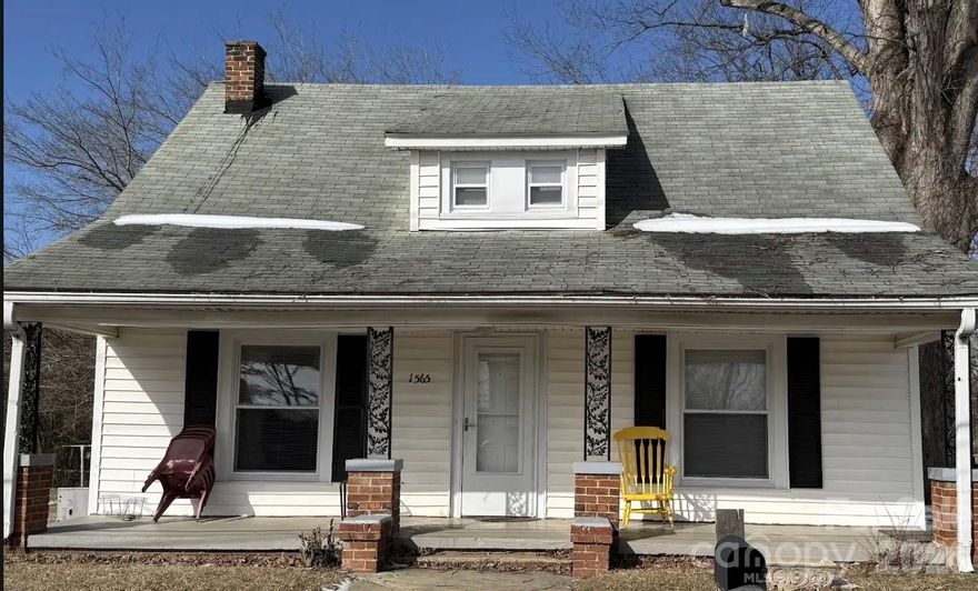 This 3-bedroom, 1-bathroom home offers a functional layout and comfortable living space, making it a solid move-in ready option with future value-add potential. Recent flooring updates and a natural flow throughout the home create an inviting and practical environment for everyday living.

The property features a spacious living area filled with natural light, well proportioned bedrooms, and a full bathroom with a tub/shower combination.

Outside, the home offers additional space with opportunities to enhance curb appeal or expand outdoor living areas to suit your vision.

Whether you’re a first-time buyer or an investor looking for a strong opportunity, this home presents excellent potential at an affordable price point.


This property is being sold as-is, with the seller making no repairs.