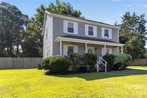 Photo of 11117 Kingfisher Drive, Charlotte, NC 28226 (MLS # 4397295)