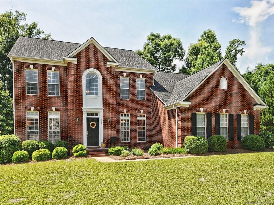 Awesome home in Whitegrove. New granite tops, new hardwoods in Great Room, fresh paint throughout. Sunroom, formal Dining & Living Rooms. Master on main w/jetted whirlpool tub in master bath. Fabulous backyard. Tons of storage. This home is a beauty!