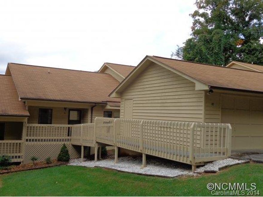 One level living close to downtown! Great room opens to covered screened porch. Foyer entrance from covered front porch. Split bedroom plan; master w/ walk in closet & private bath. Hall bath  plus large separate large laundry room. Kitchen with window has opening to dining area & pantry.  Bay window in guest bedroom. Lots of large windows throughout. Detached single car garage. Mountain Views. Plenty of space with no steps.