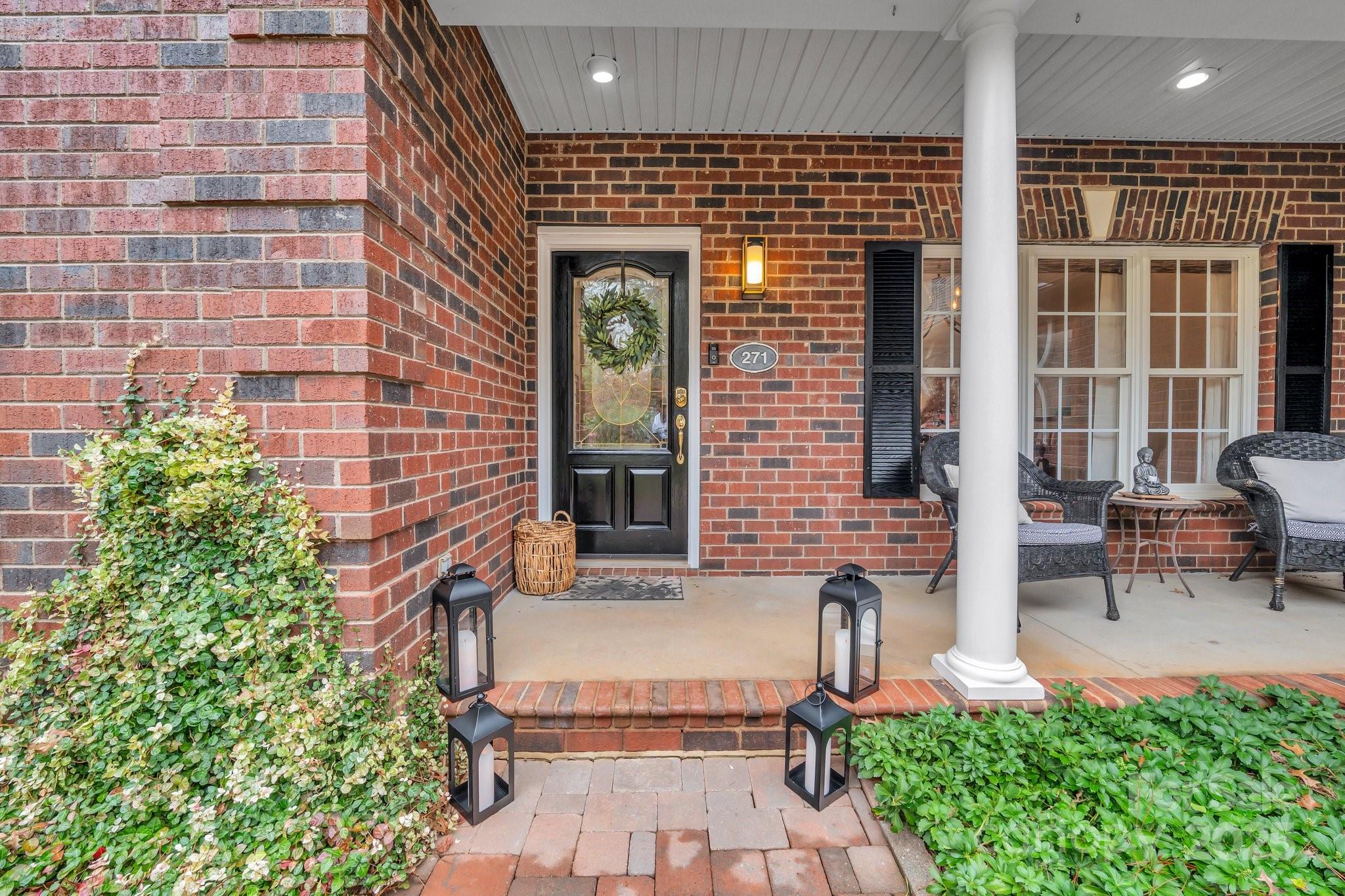 271 Lockhard Circle