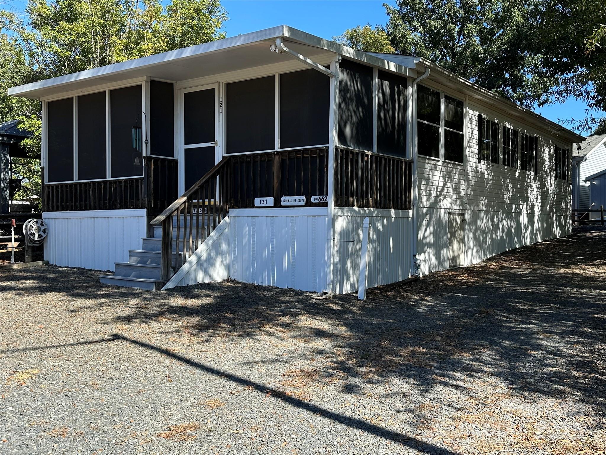 121 S Cardinal Drive