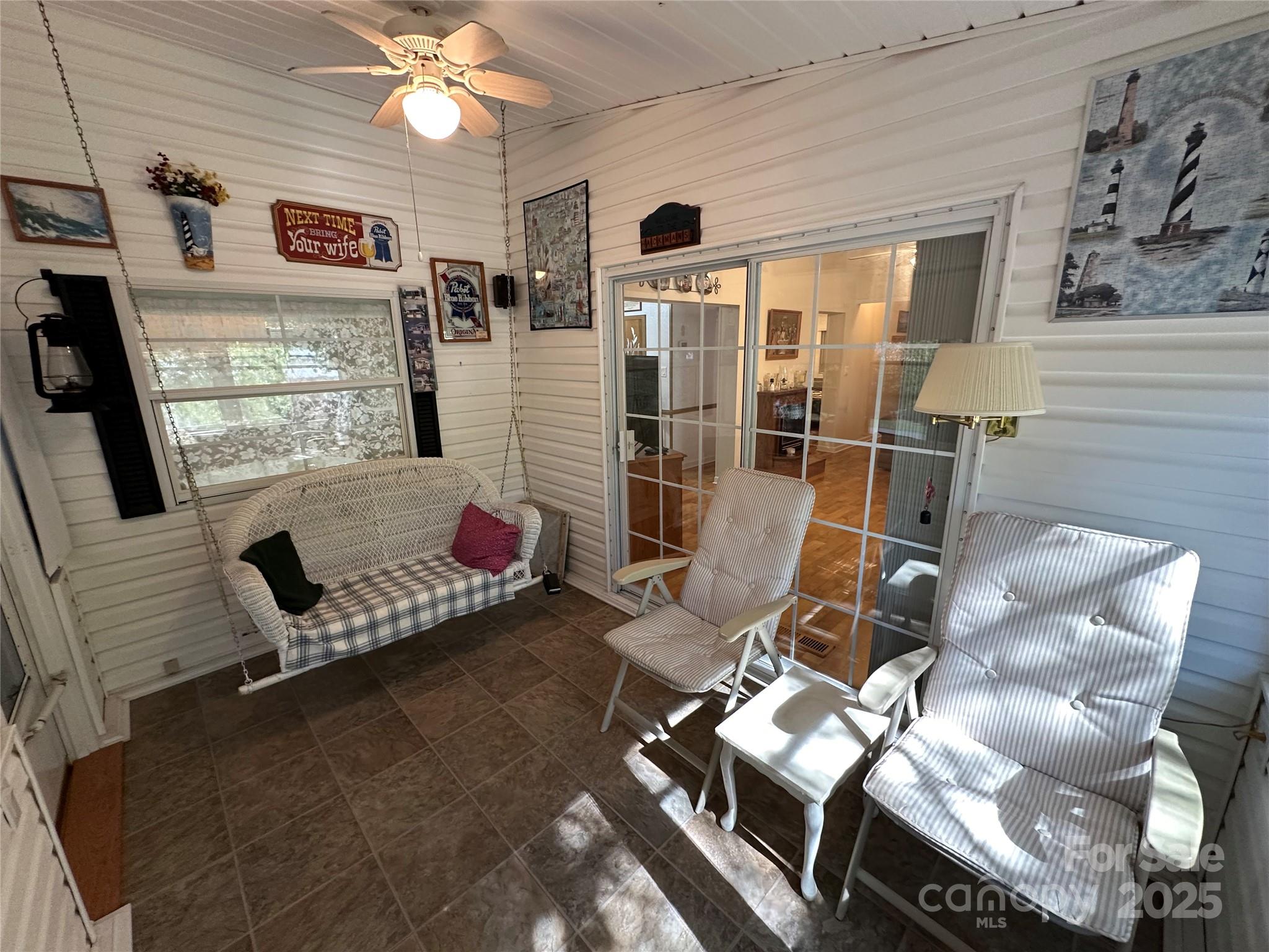 121 S Cardinal Drive