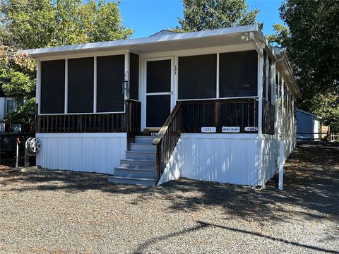 121 S Cardinal Drive New London NC 28127