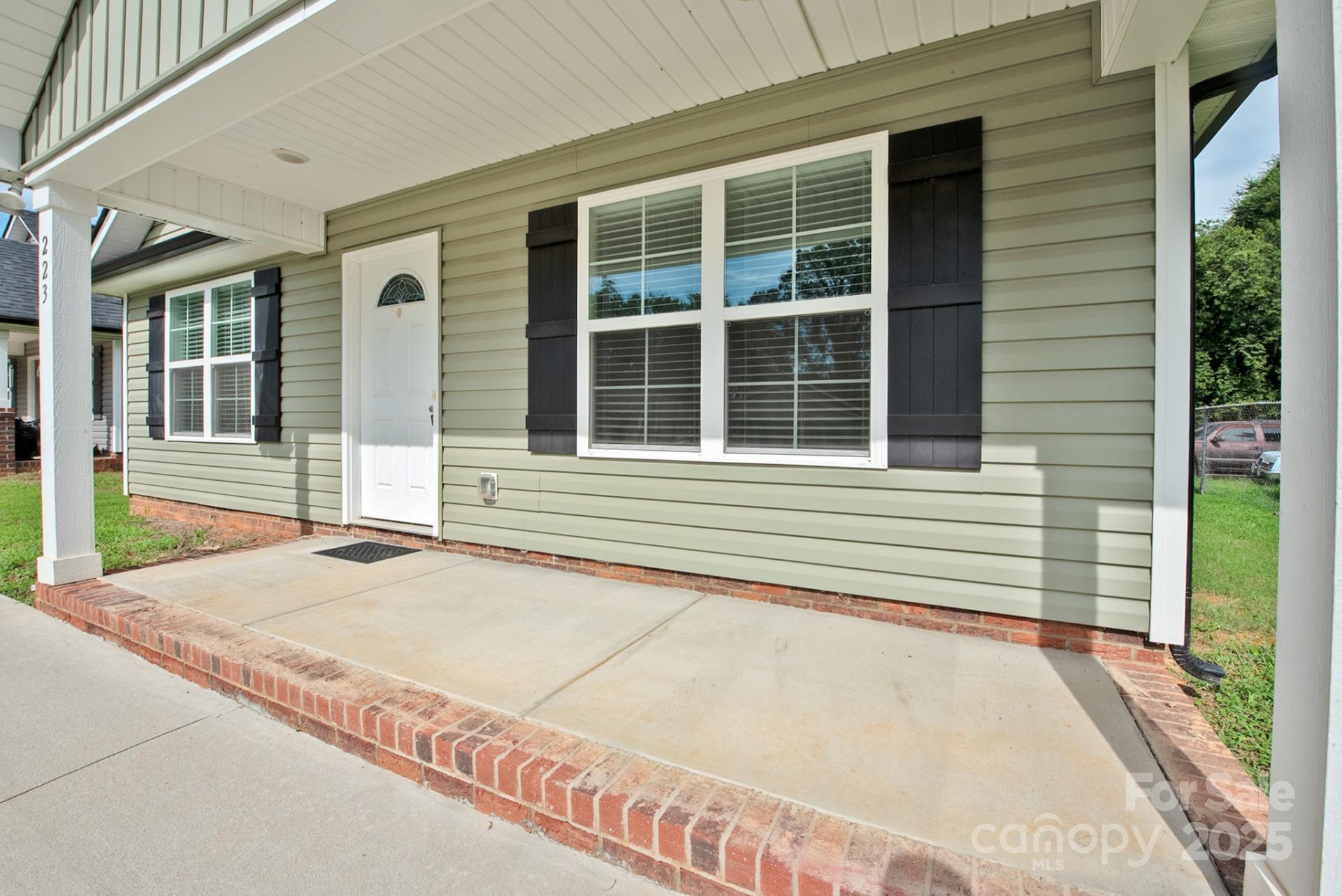 223 Tournament Drive SW