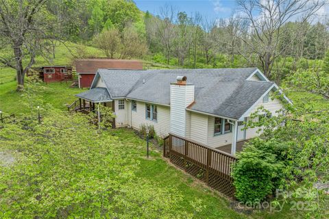 318 Sandy Way Burnsville NC 28714