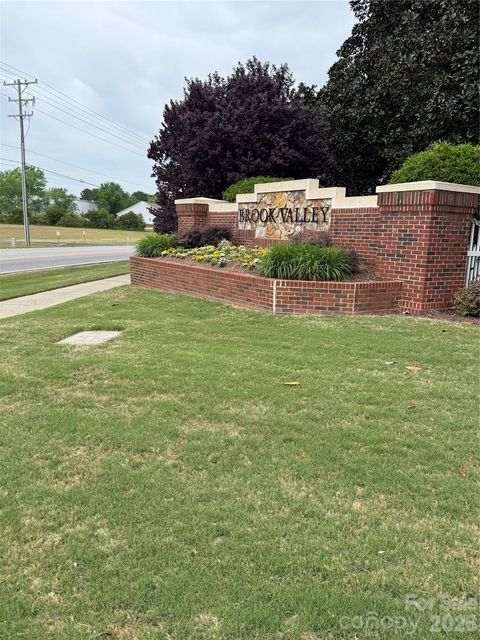 Photo of 6006 Brook Valley Run, Monroe, NC 28110 (MLS # 4371716)