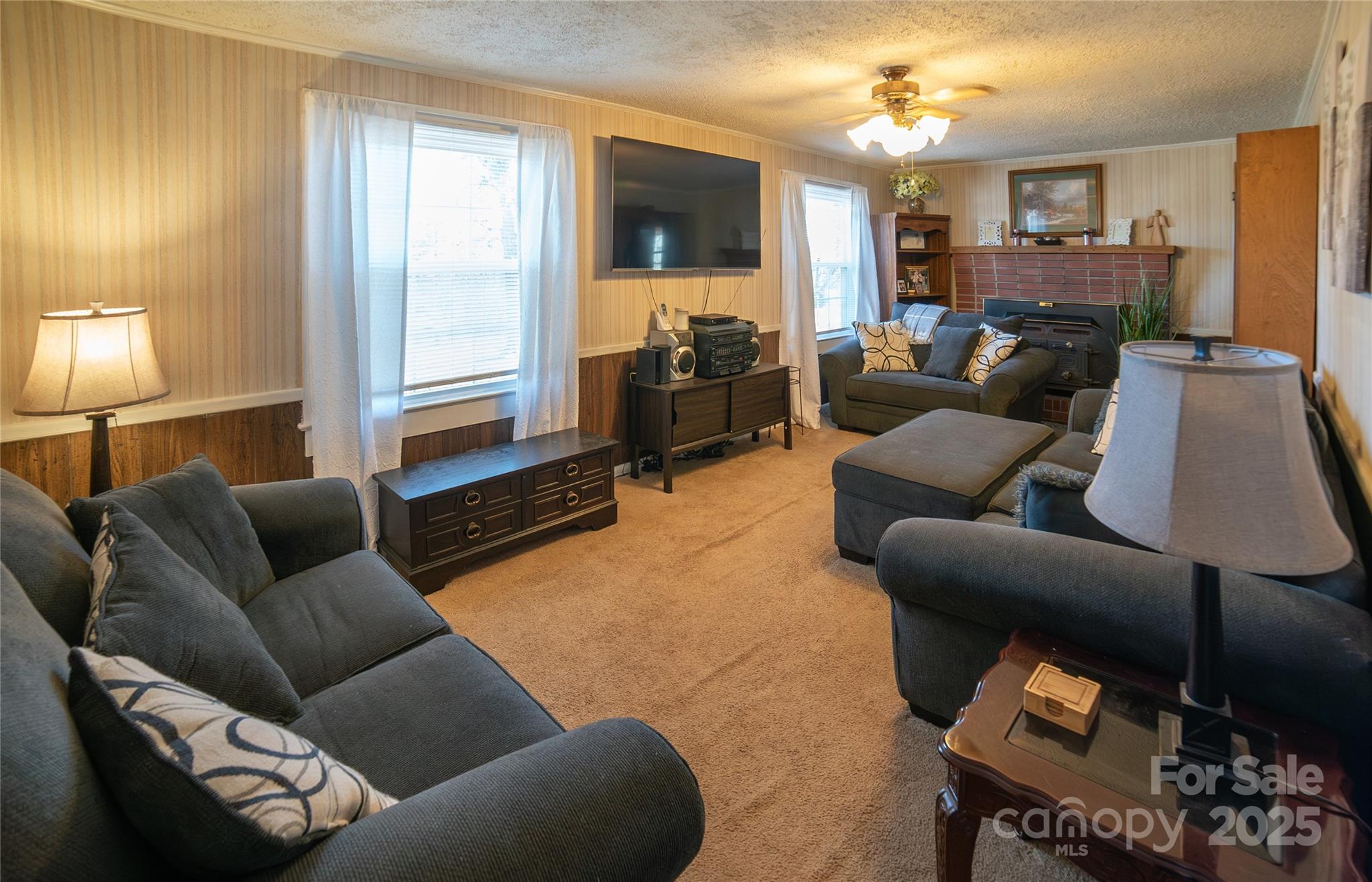 Lenoir, North Carolina 28645, United States, 3 Bedrooms Bedrooms, ,2 BathroomsBathrooms,Residential,Active,251413