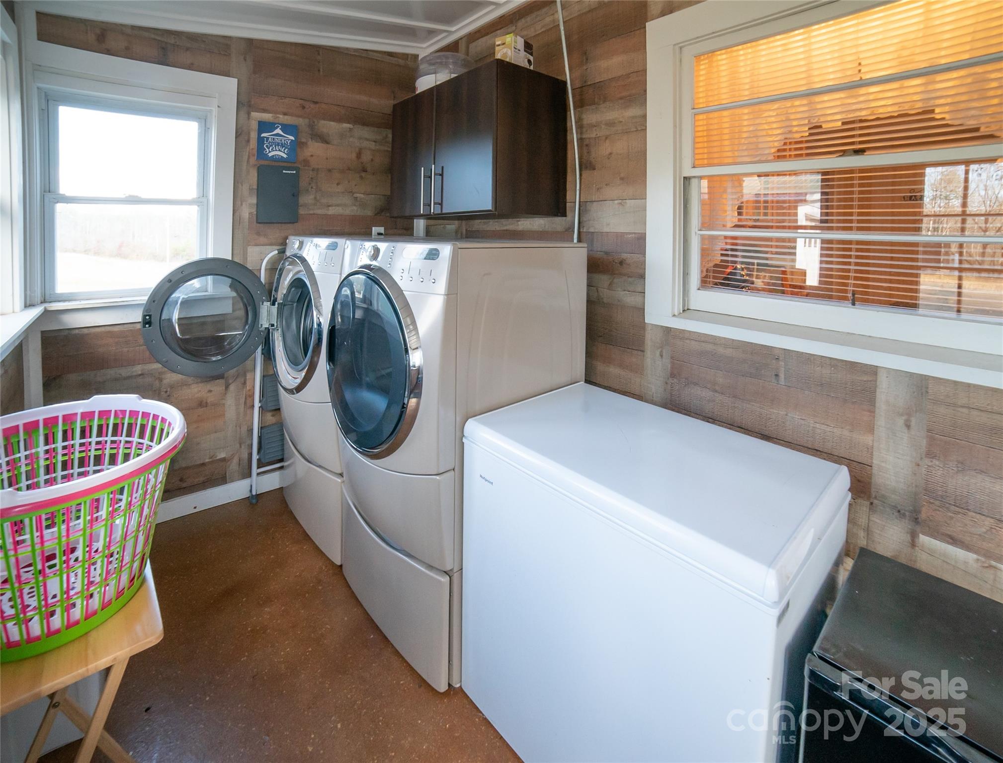 Lenoir, North Carolina 28645, United States, 3 Bedrooms Bedrooms, ,2 BathroomsBathrooms,Residential,Active,251413