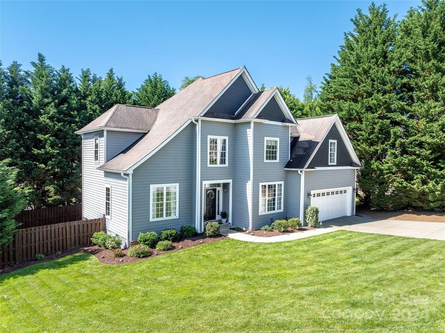 Welcome to the peaceful treelined streets of Holcombe Meadows.  You will fall in love with this 4 bedrooms/3 bathroom home!  The desired floor plan features an open living concept seamlessly connecting the dining room, modern kitchen, breakfast nook, living room, and extending to a back deck with a fenced yard.
Vaulted ceilings, two story windows, and a stone fireplace have center stage in the living room allowing natural light and architectural interest.  Main floor has an ensuite bedroom.  Upstairs you will find a huge ensuite primary bedroom with tray ceilings, large private bath and walk-in closet.  Two more bedrooms upstairs are Jack n Jill with a large double vanity.