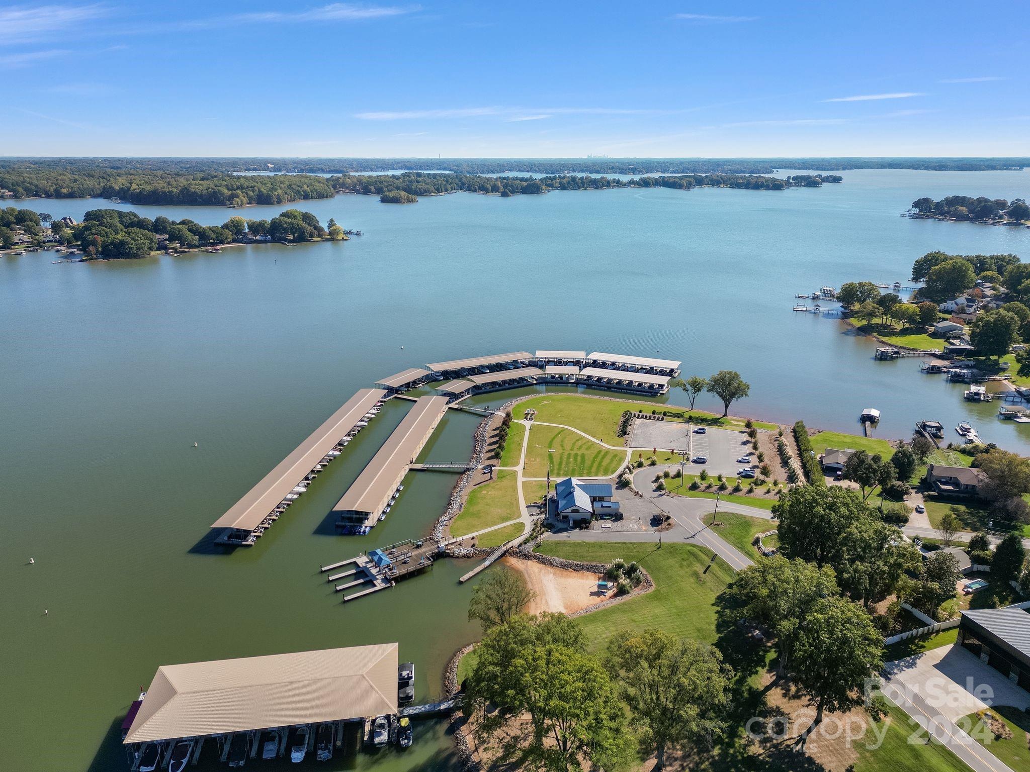 309 Commodore Loop
