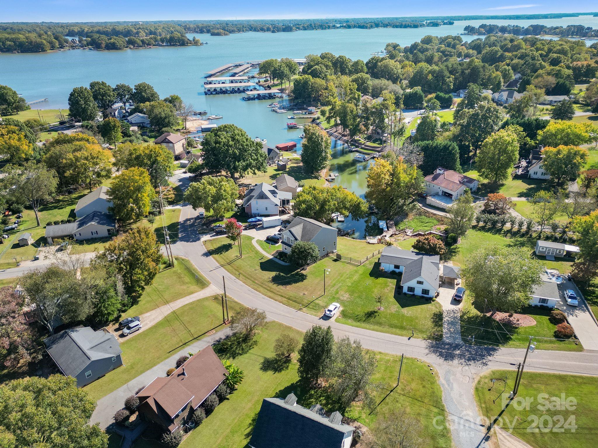 309 Commodore Loop