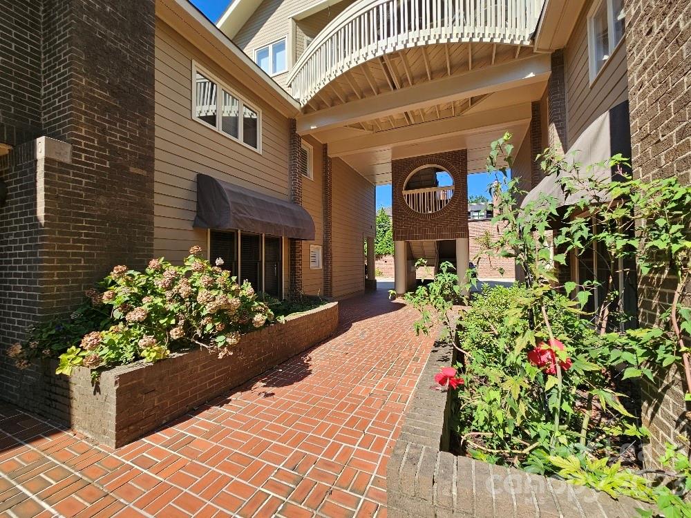 Roswell Condos - Residential Lease