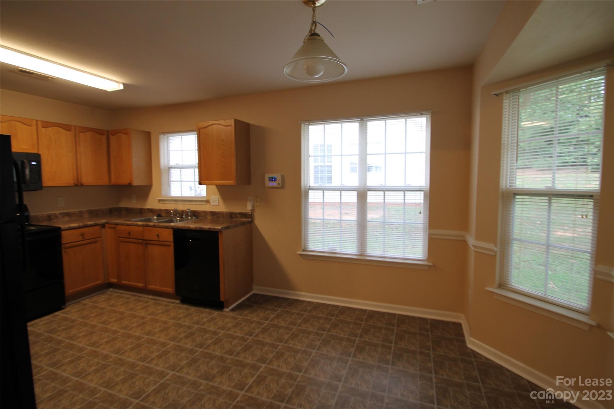 Longview Oaks - Residential Lease