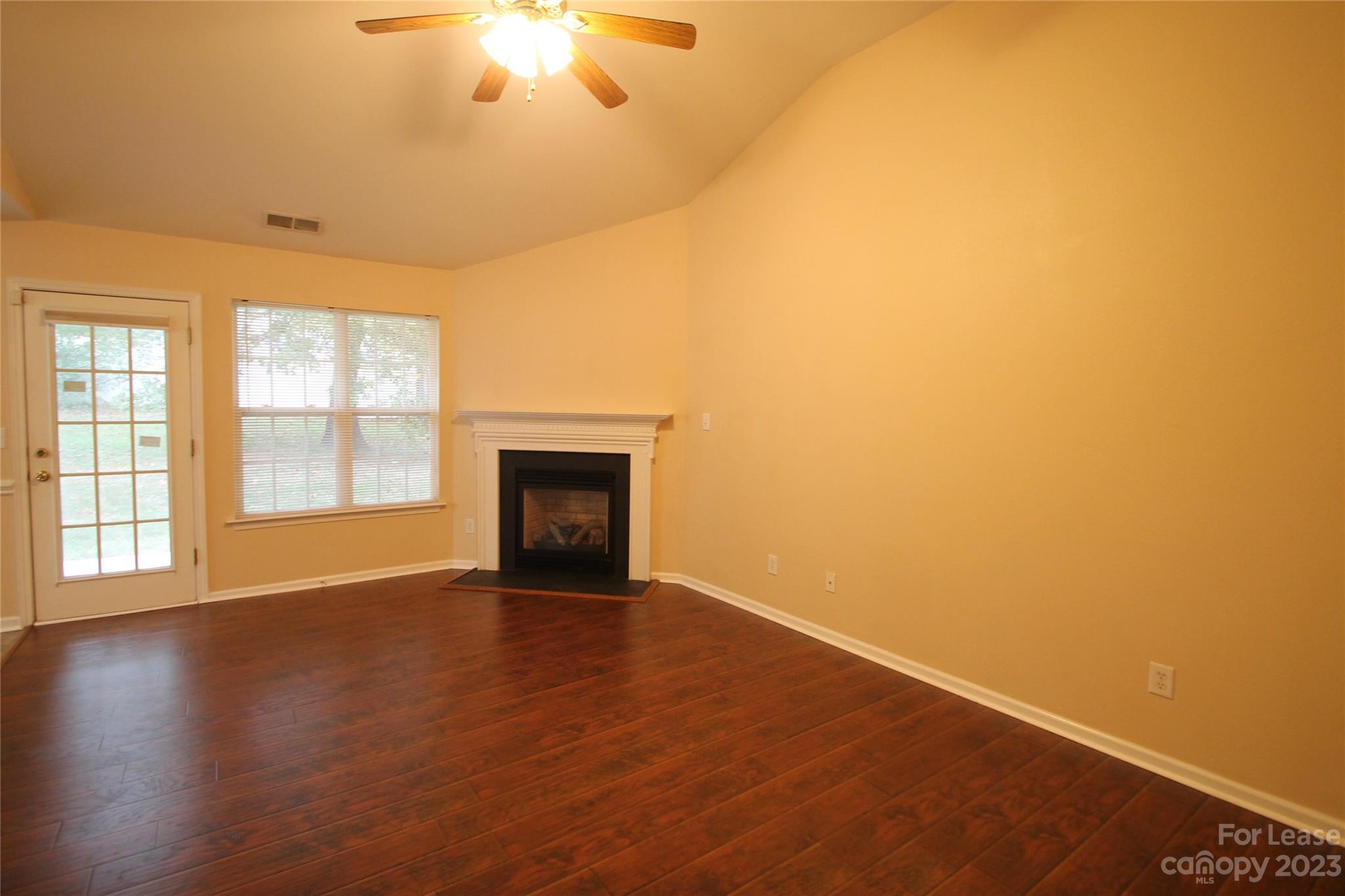 Longview Oaks - Residential Lease