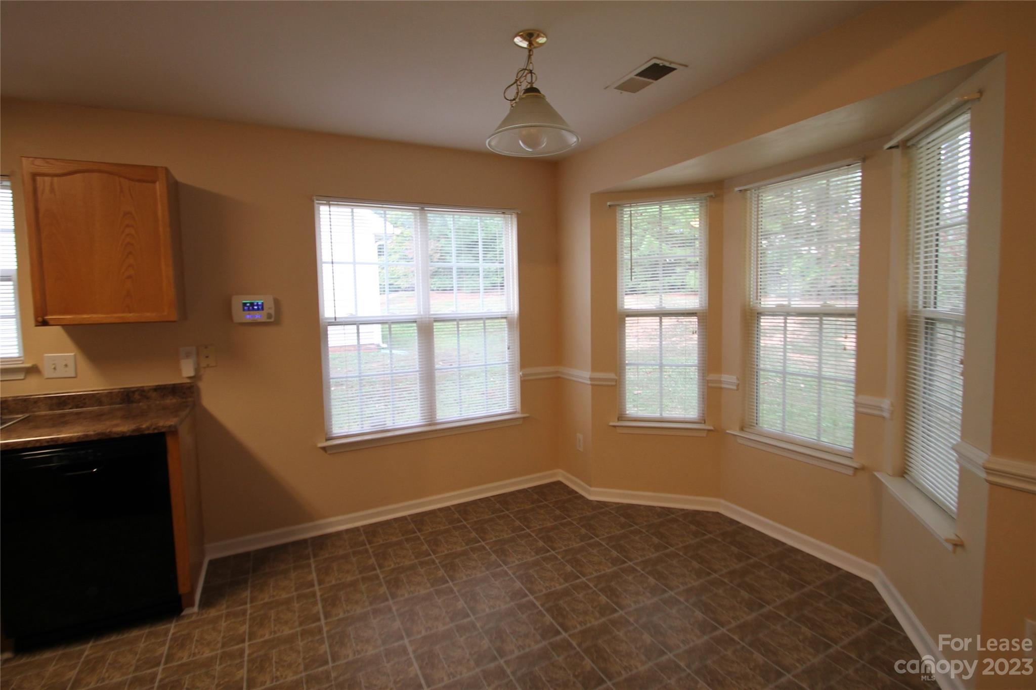 Longview Oaks - Residential Lease