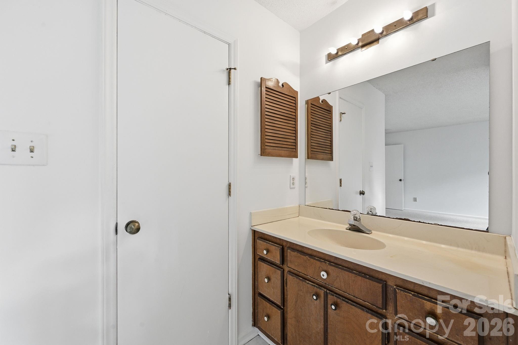 Olde Whitehall - Residential