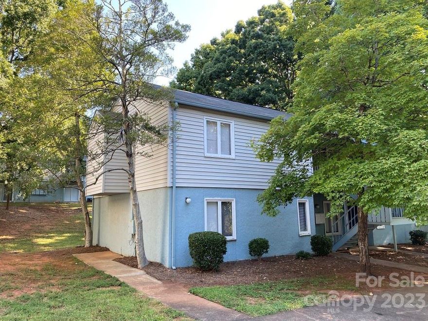 Desirable one bedroom / one bathroom investment property in popular Sharon Lakes development. Convenient south Charlotte location with easy access to public transportation (bus and light rail), restaurants and shopping. Currently leased until May 2024. This is well-maintained second level unit with newer carpet and paint. Sliding glass door leads to balcony deck. Onsite property management / HOA office.