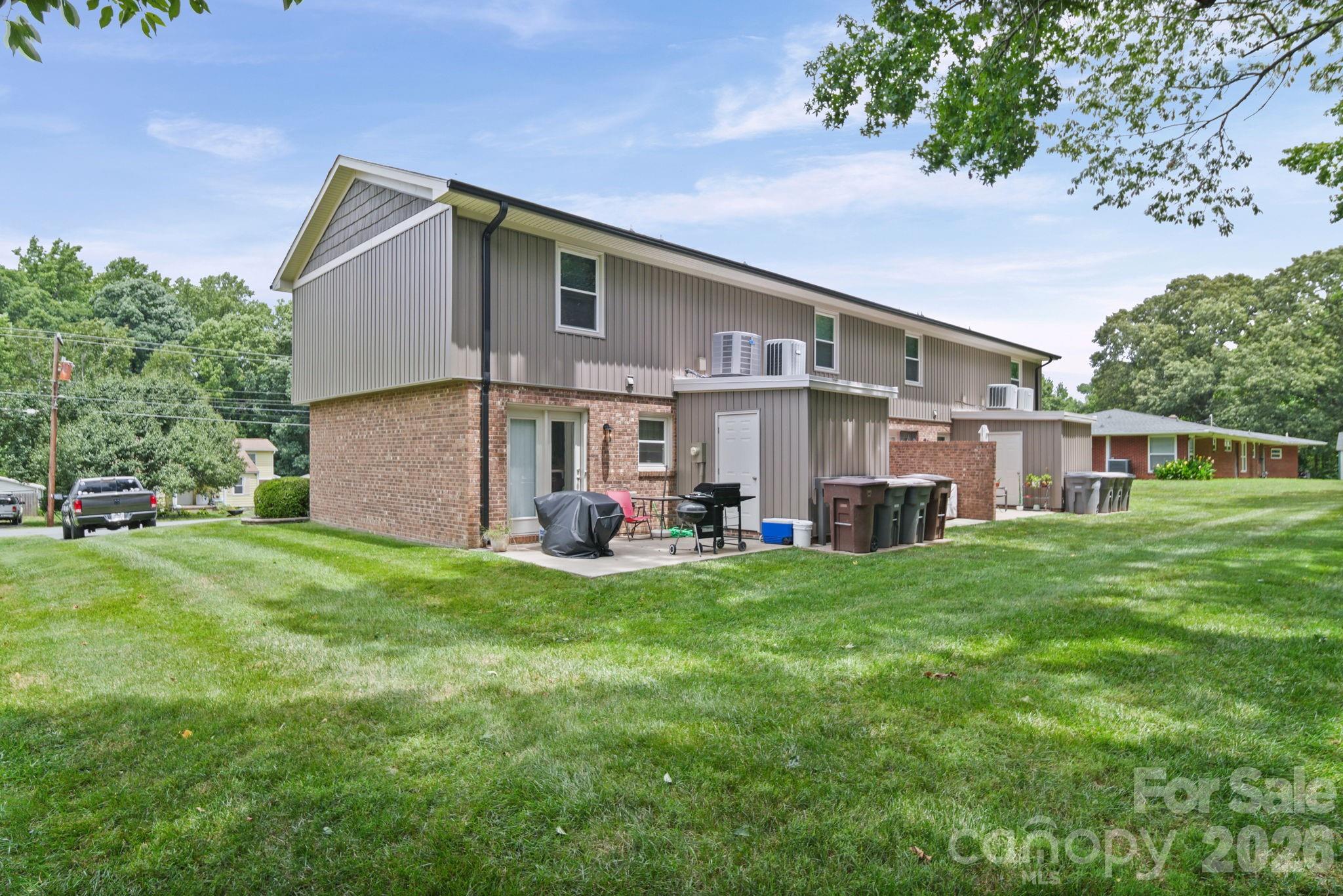 406 E 18th Street
