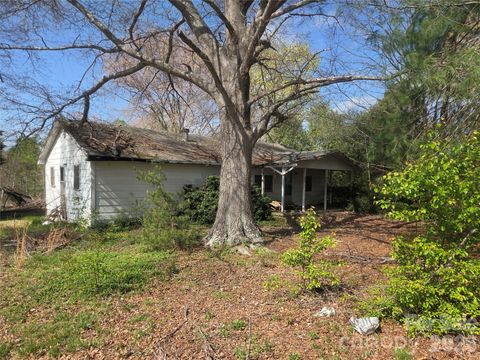 496 Old Henrietta Road Forest City NC 28043