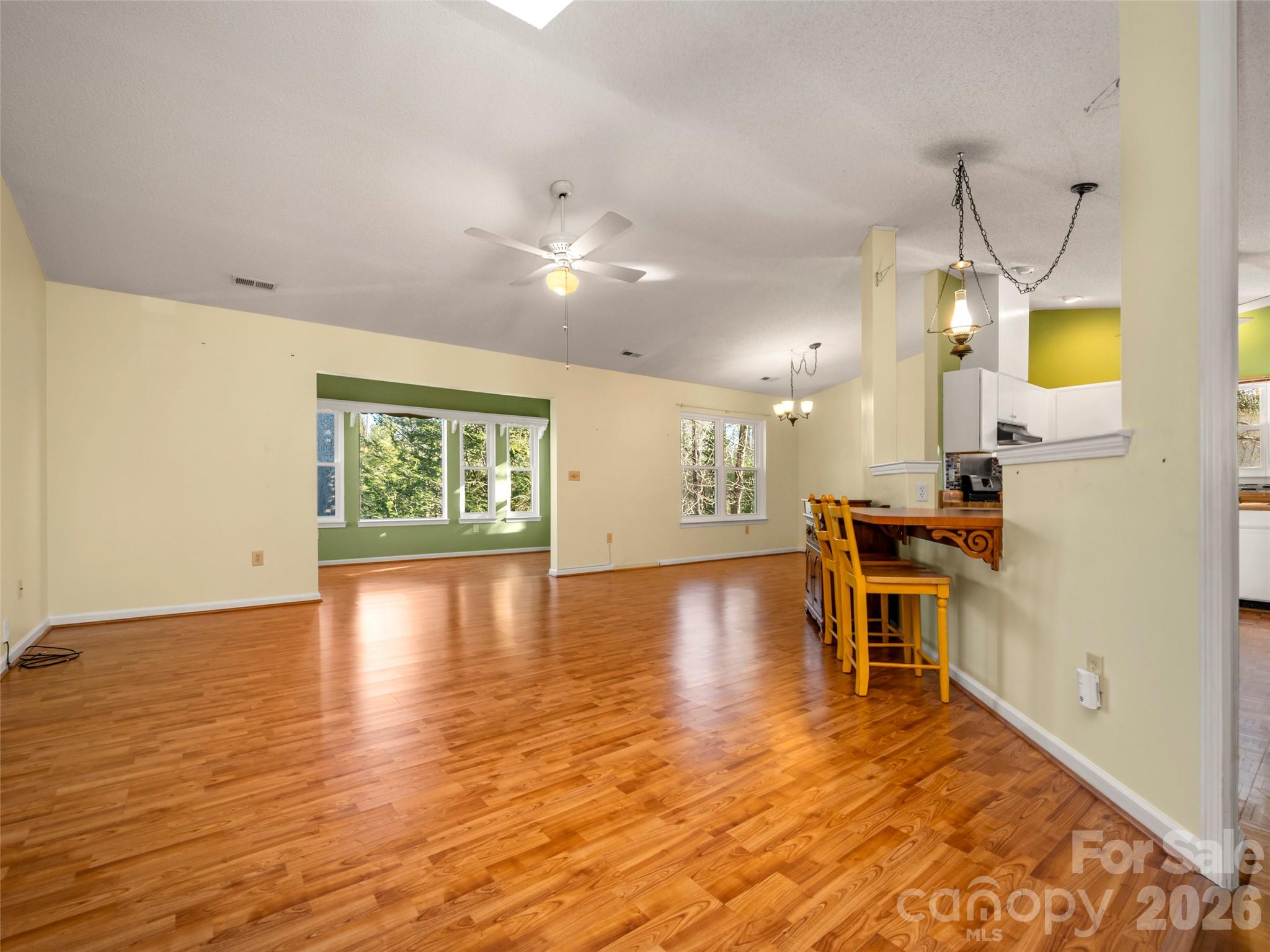 869 Sandburg Terrace