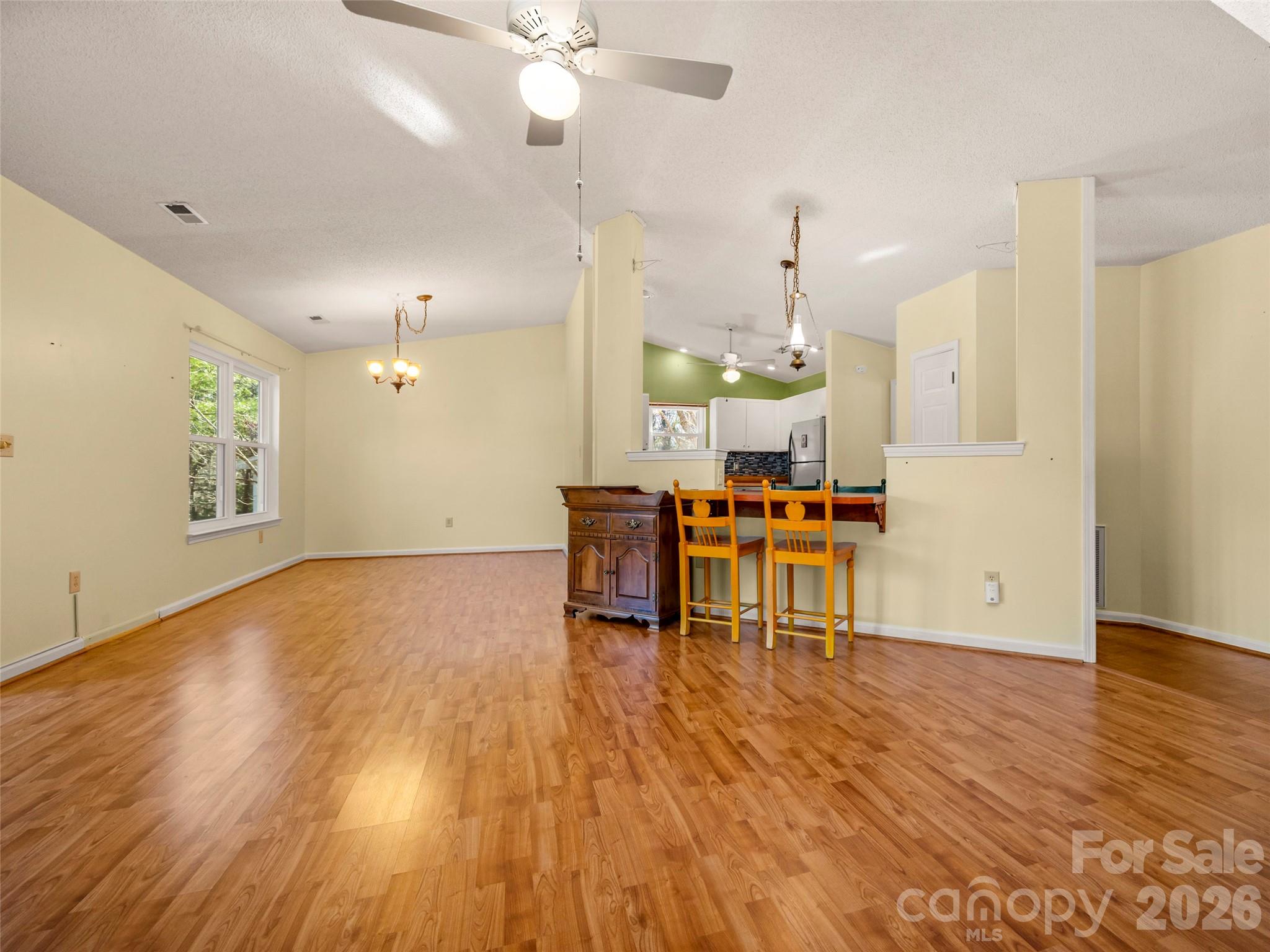 869 Sandburg Terrace