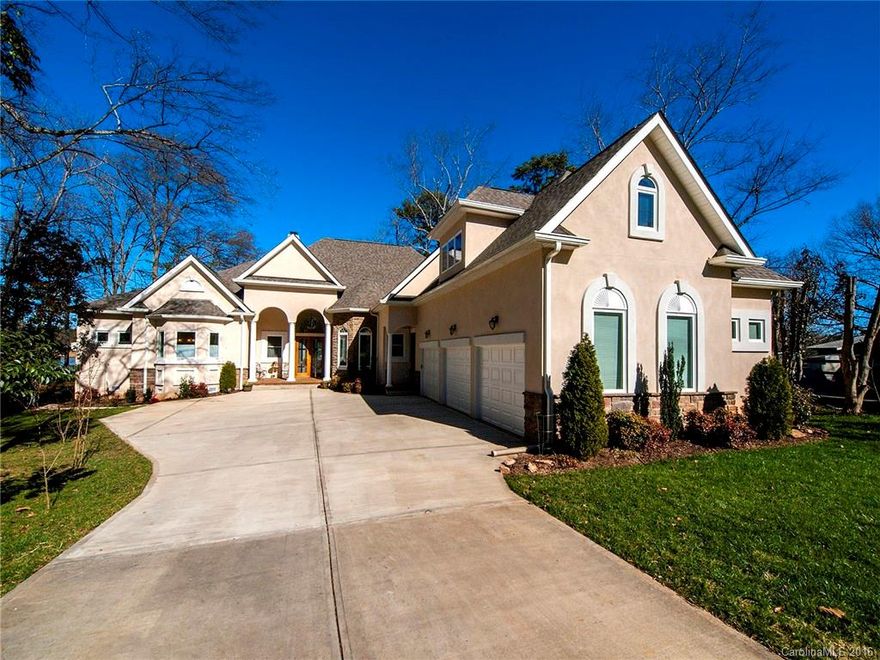 One of a kind, flat waterfront peninsula lot w/180 degree views & 390+'WF! Exceptional quality & workmanship in this 2 yr old home. No HOA, or restrictions. Low taxes & utility costs. Beautiful hardwoods & tile; 3 BR expandable to 5BR; private in law quarters/flexspace; 10+ft ceilings. A must see waterfront estate w/8'doors thruout, gorgeous kitchen w/gas cooktop, range hood, dbl ovens & huge island. Fabulous master BR w/private workout room & lush bath. 3c garage. Sellers thought of everything.